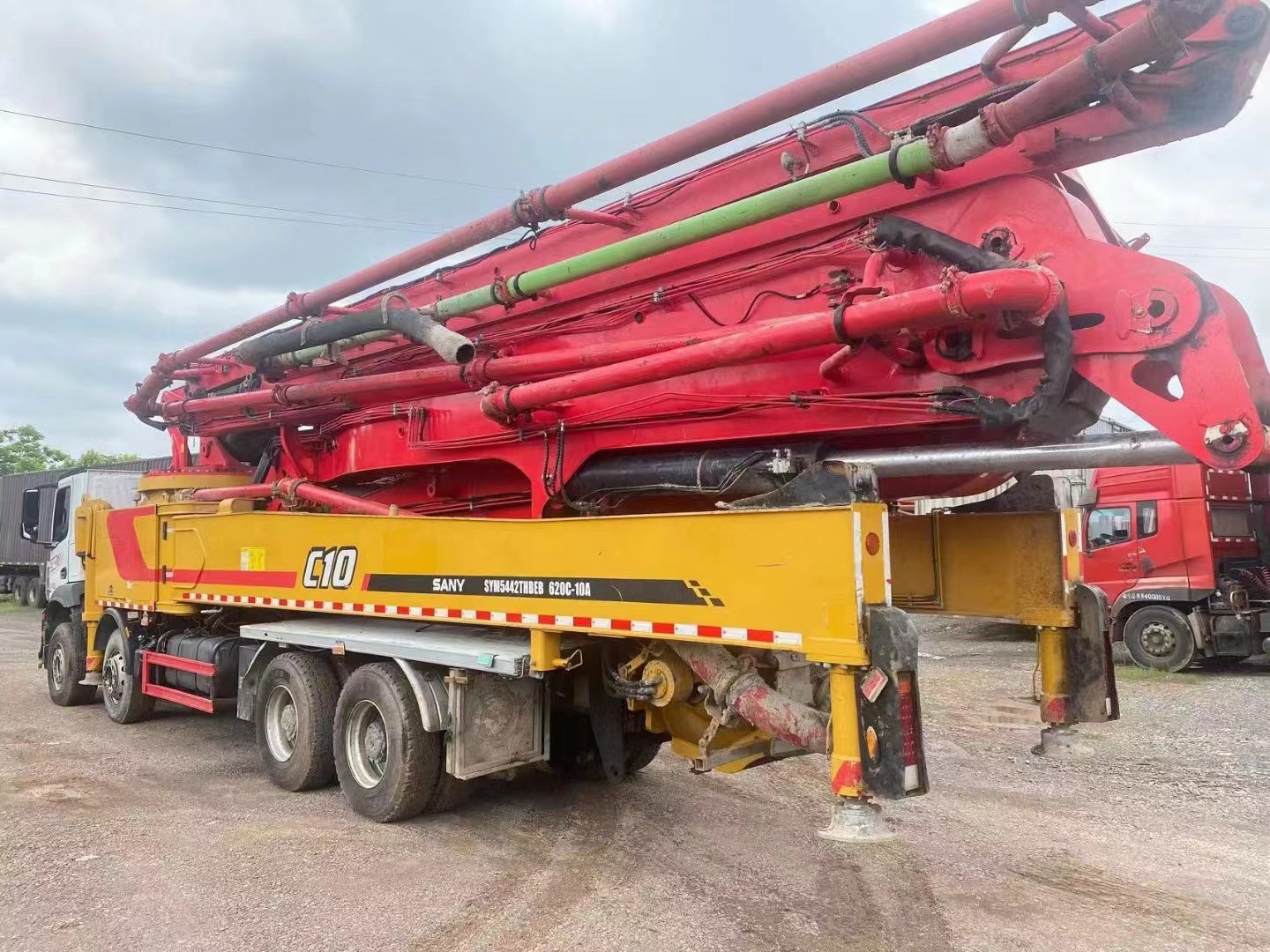 2021 62m Mercedes chassis Efficiency Diesel Engine Concrete Pump Truck Parts 350bar Maximum Pressure White Yellow Red