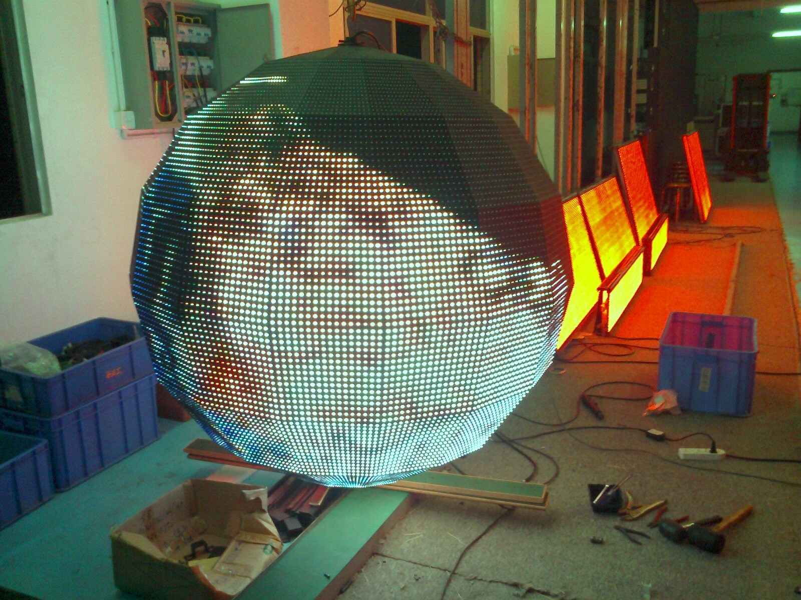 Customized Full Color IP40 Creative LED Display Screen Indoor Usage