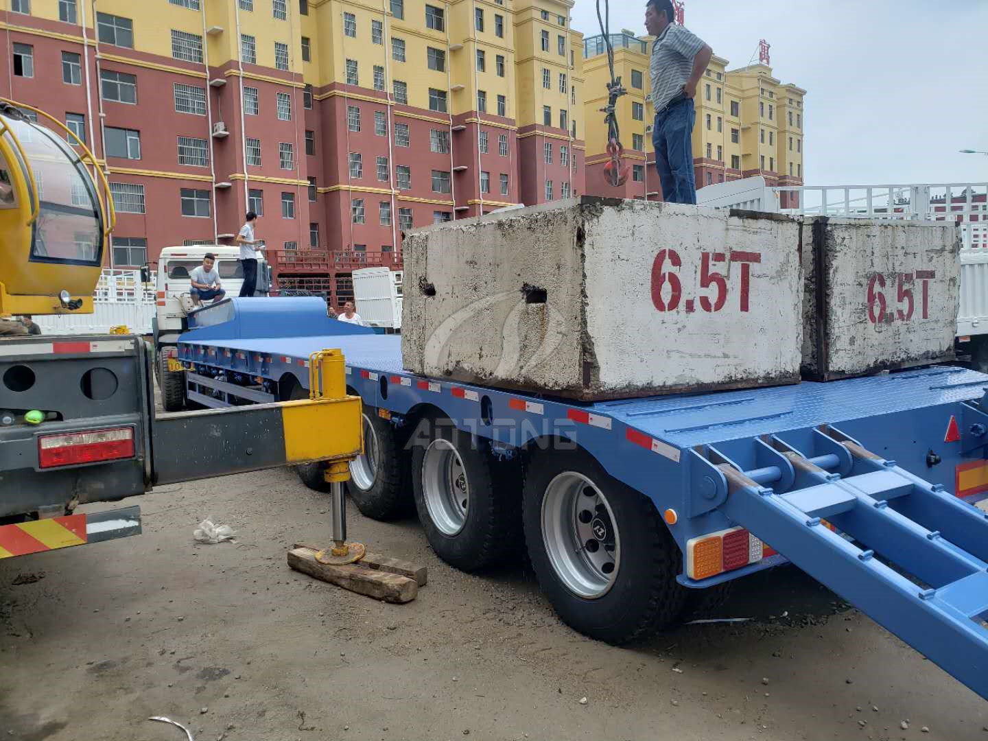 60T Max Payload Steel 2 Axles Lowboy Flatbed Semi Trailer for Long Distance Transport