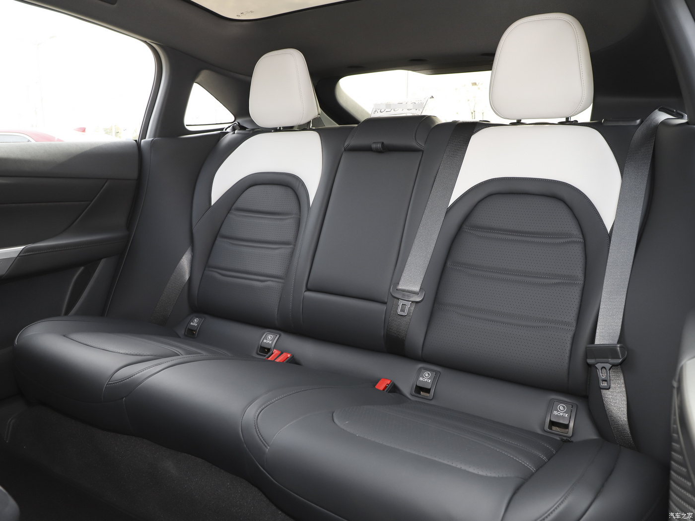 Endurance Fashionable Appearance Dongfeng Yipai 007 Hatchback Sports Car 0.43h Charging Time 165km/h Max Speed