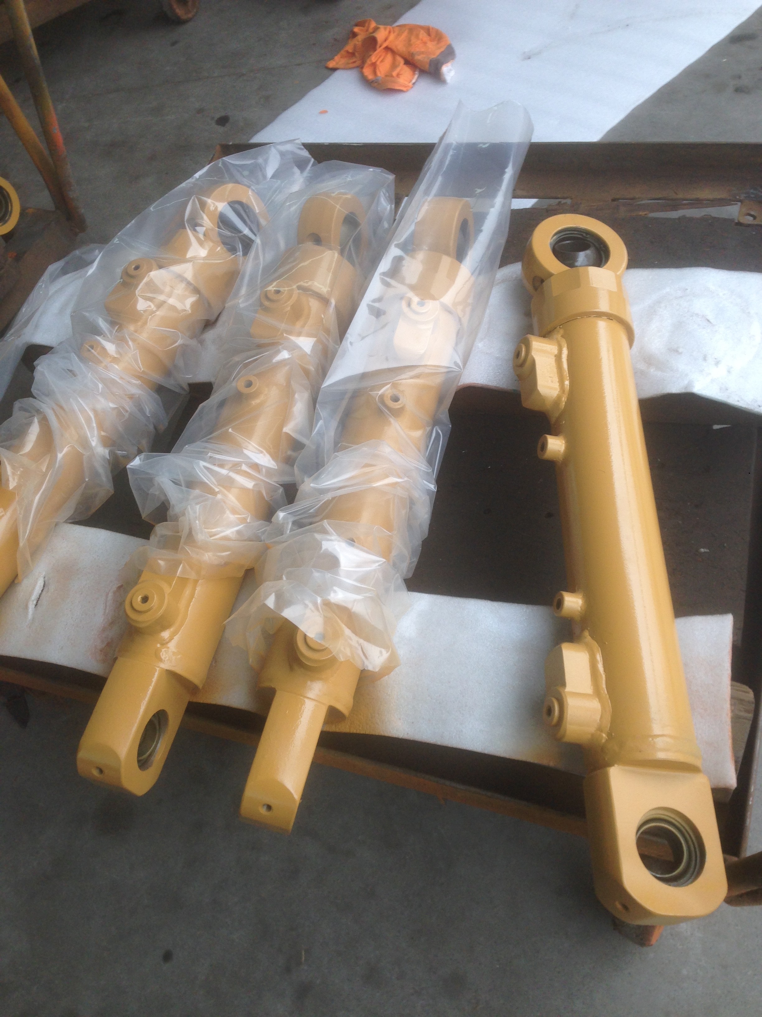 cat part number 1699527 hydraulic cylinder tractor, D5C