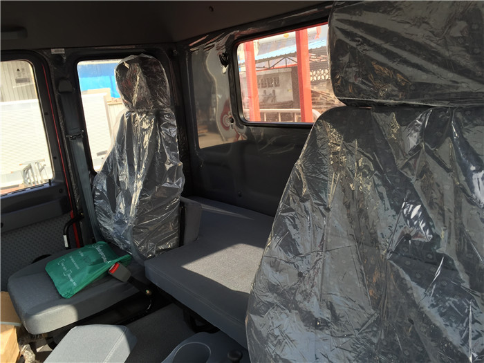 4X2 290HP Commercial Box Truck , Small Commercial Trucks 8 to 20 ton Euro II