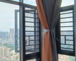 Aluminum Frame Swing Out Windows Customized With Tempered Insulated Glass