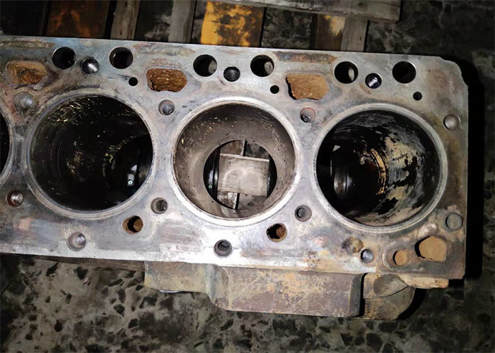 6D102 - 6 Diesel Used Engine Blocks For Excavator PC200 - 6 PC200 - 7 3928797