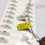 Electric Driven Wire Sticker Folded Flag Labeling Machine for Carton Packaging