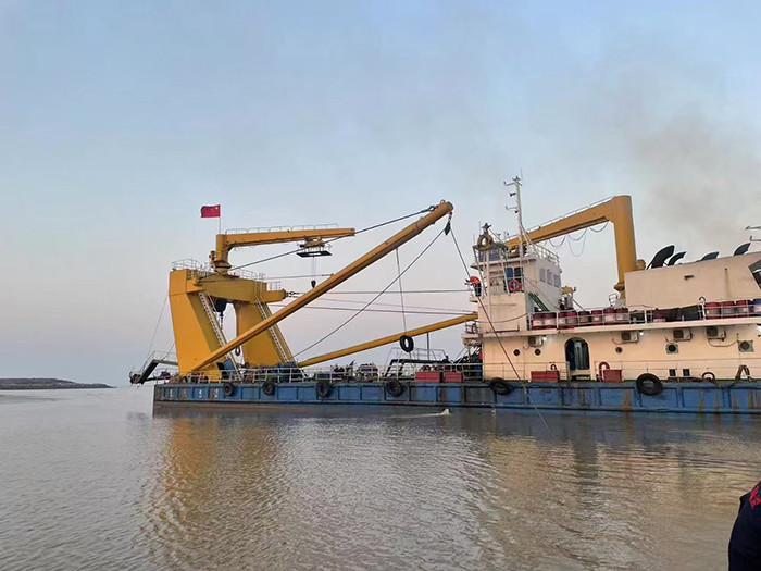 200mm Cutter Diameter Dredger Ship With Diesel Engine For Up To 30 Meters Dredging Depth