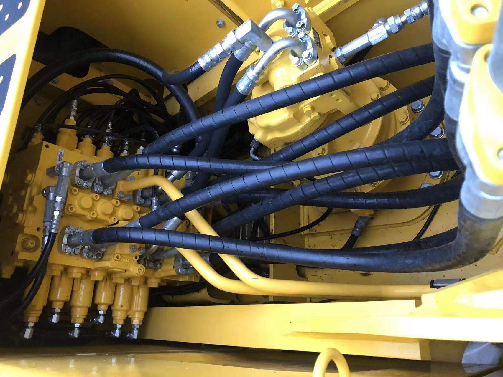 Used Kumatsu Crawler Excavator with 0.8m3 Bucket Capacity in Good Condition from Japan