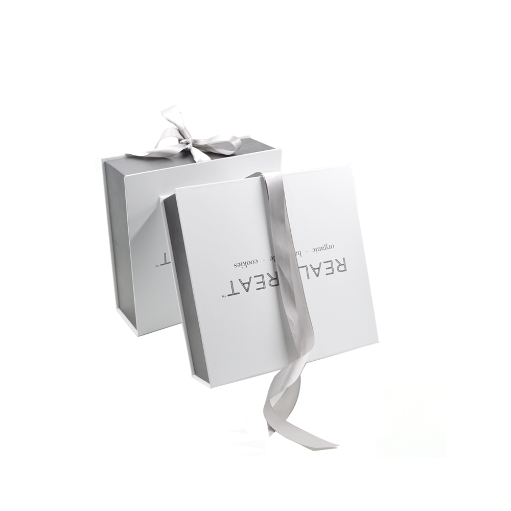Customized White Cardboard Gift Box with Ribbon Closure APPAREL Logo Printing Acceptable