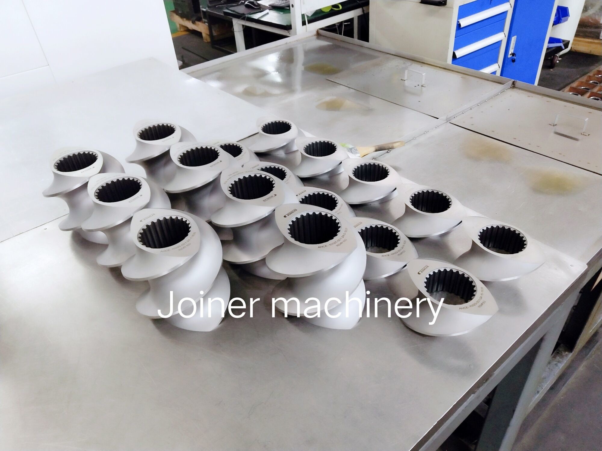 Puffed Pet Food ZE77 Covey Screw Elements HRC58 - 62 Hardness For Pelletizer