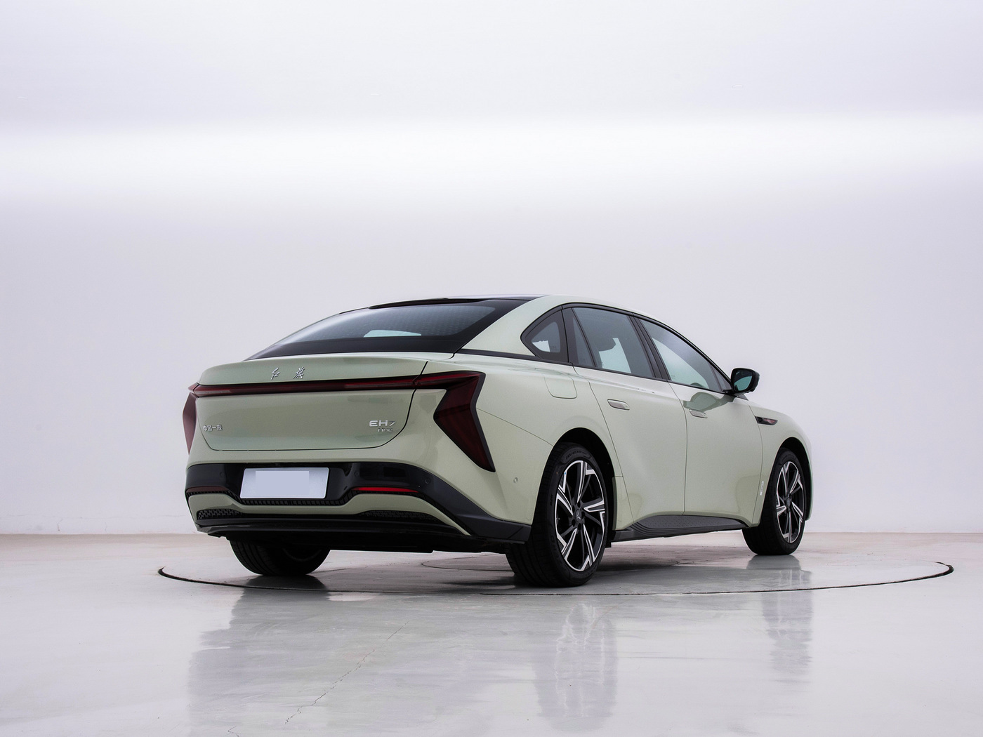 Max Speed 190km/h 2024 FAW Hongqi EH7 Electric Car with Long Range 820km and Energy-Saving Technology