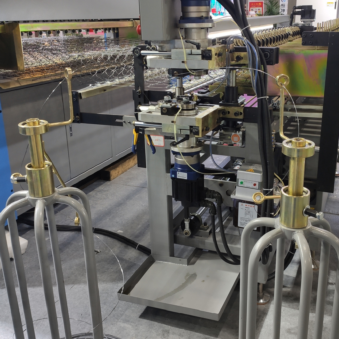 150-200 Units Per 8 Hours Mattress Conjoined Coiling Machine with Spring Height 150mm -180mm