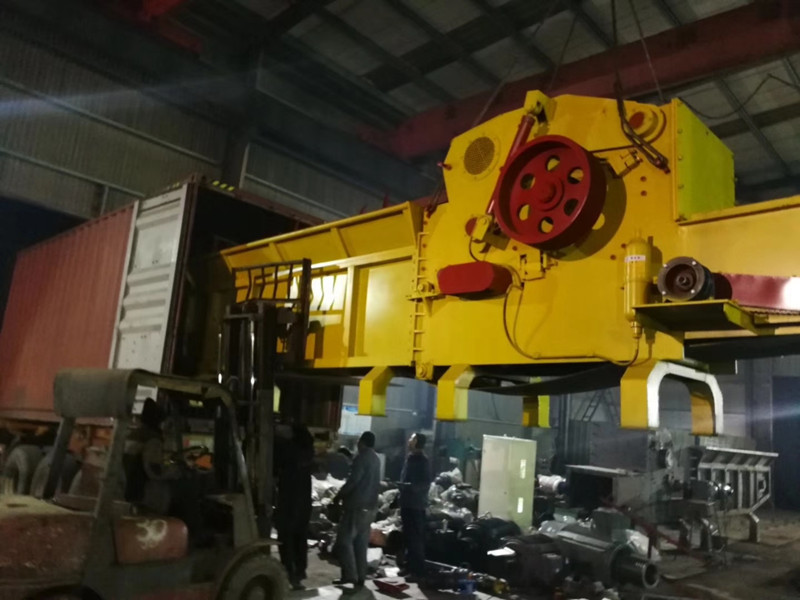 Heavy Duty Wood Chipper With 250 HP Diesel Engine for Large Capacity
