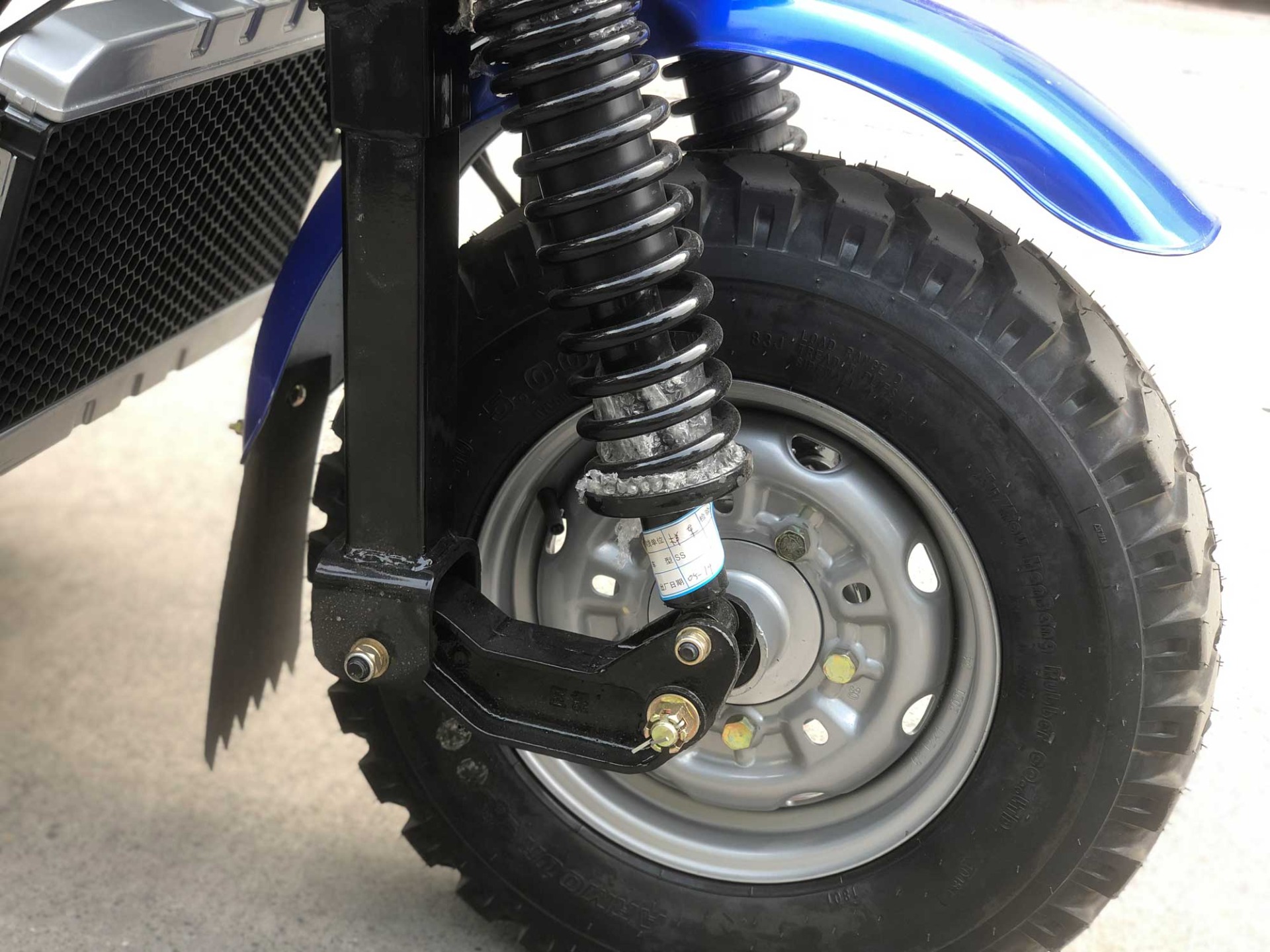 5.00-12/5.00-12 Tyre DAYANG 300cc Double Rear Axle Motorized Tricycle for Heavy Loads