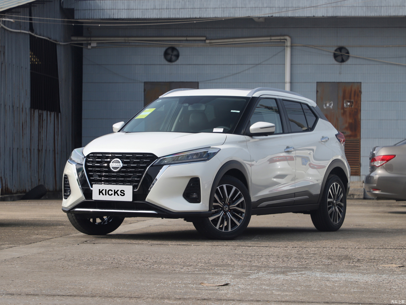 TPMS and Normal Steering Wheel Equipped Nissan KICKS 1.5L CVT 5 Seat Small SUV for Fast Speed Driving