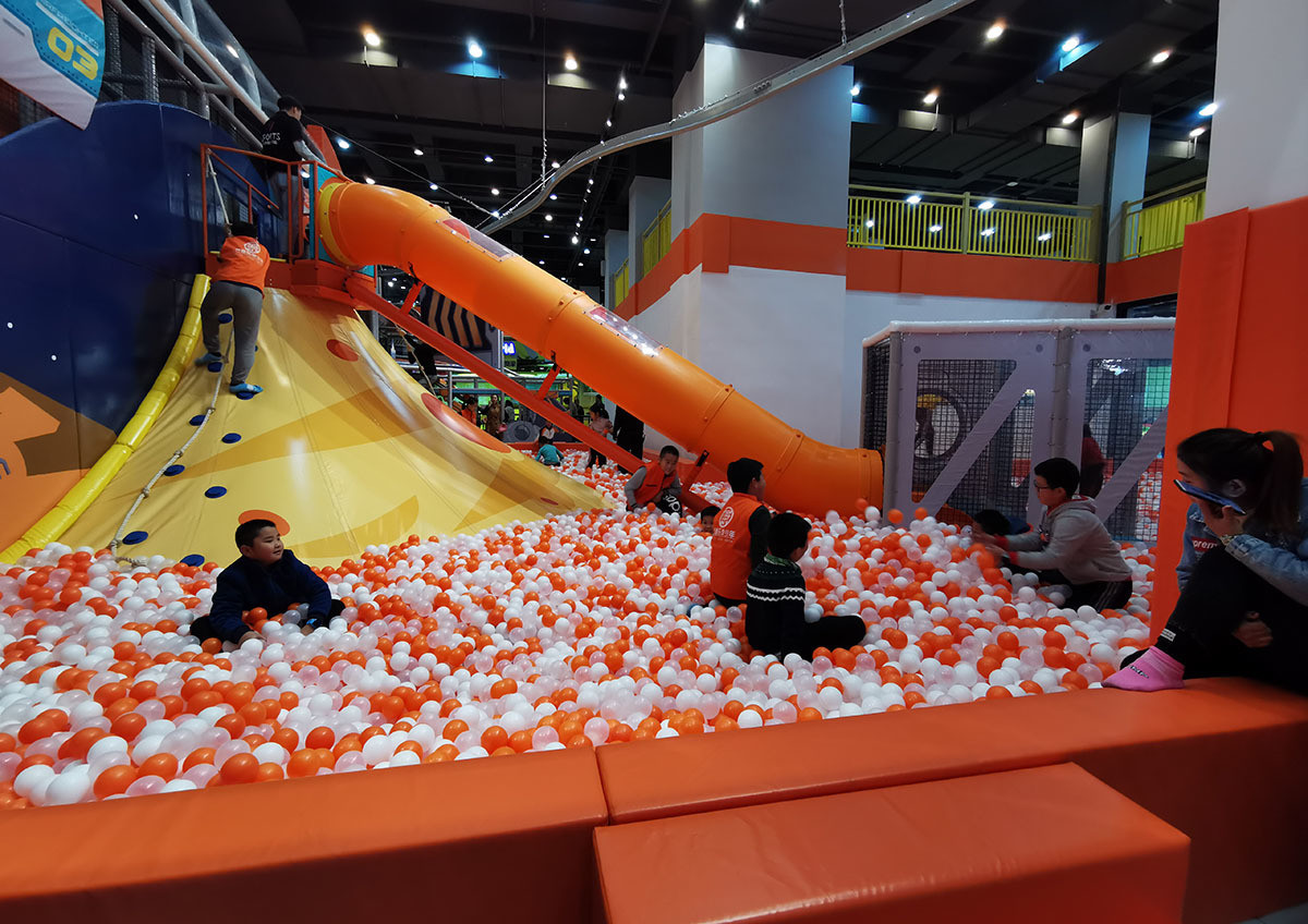 3.5M Volcano Slip And Slide Playground Equipment Indoor Commercia High Safety