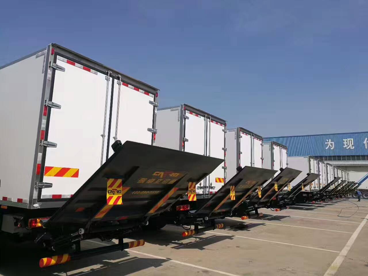 40ft 3 Axles Platform Rail Side Semi Trailer with EBS Brake System for Cargo Delivery