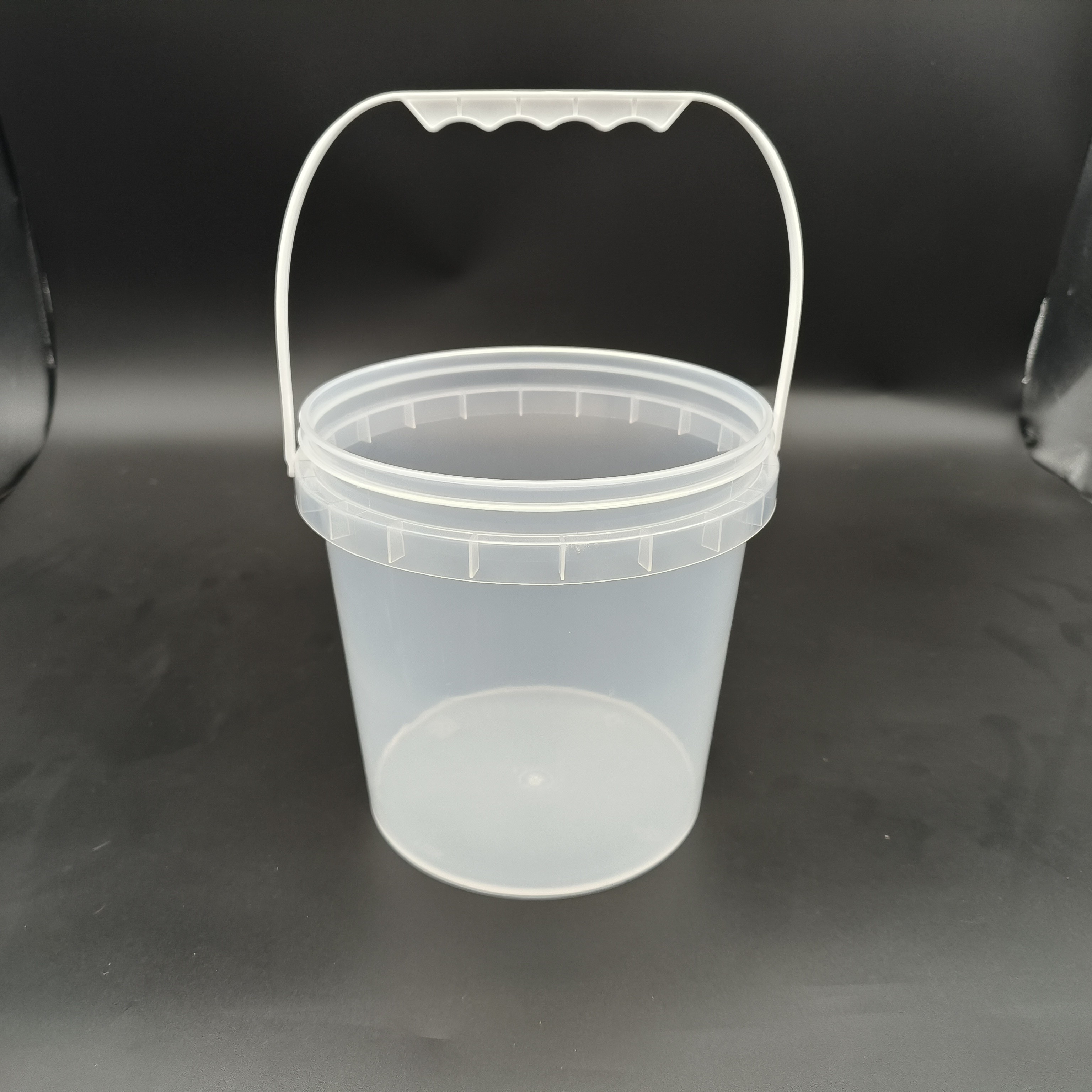 Compression Resistance Transparent Plastic Bucket Clear Plastic Beach Bucket With Plastic Handle