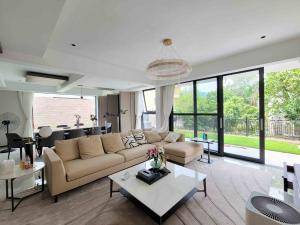 Quality Easy Installation Aluminium Sliding Doors soundproofing Size Customized wholesale