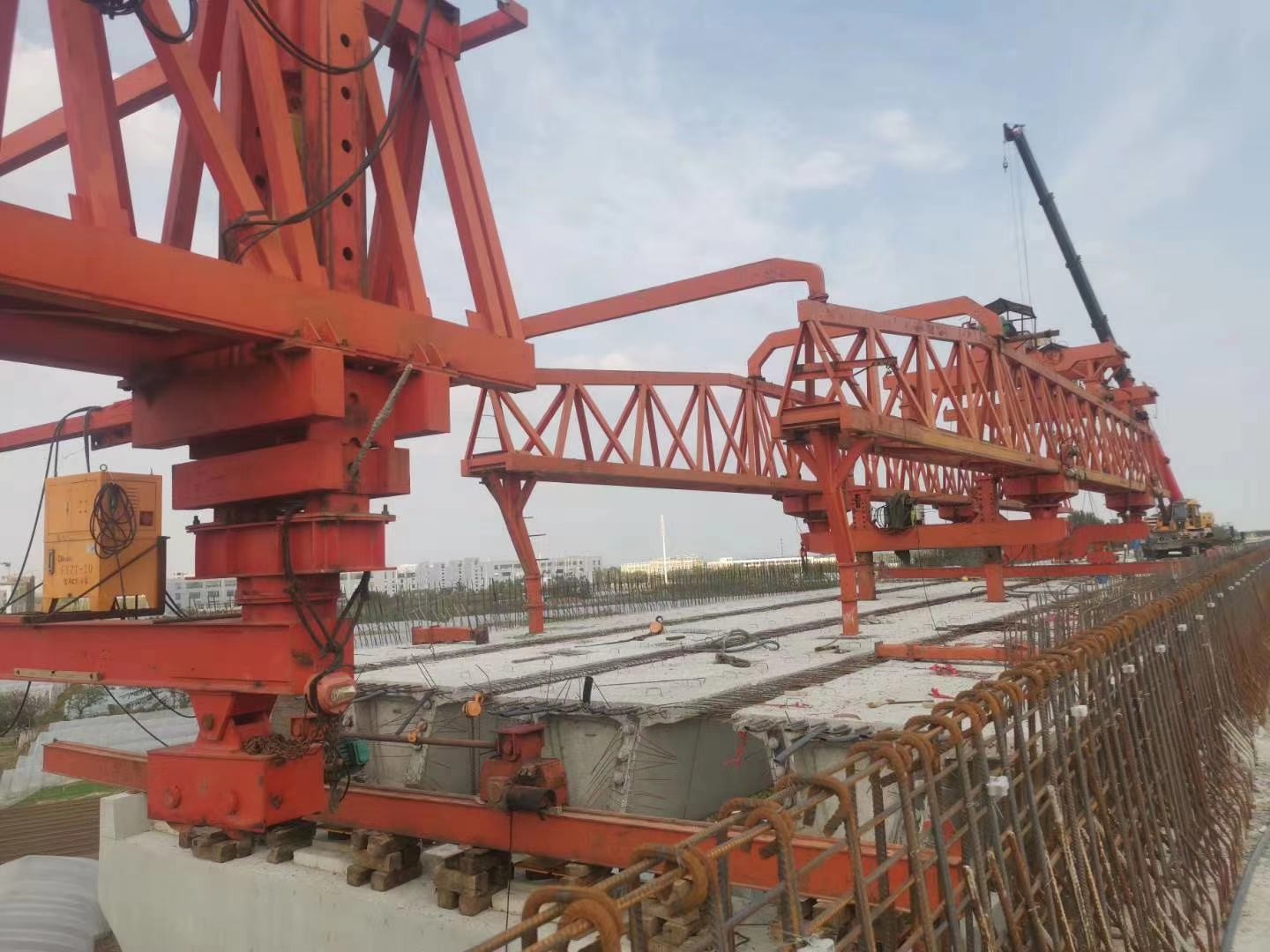 China Henan highway bridge paving and erecting machine, double beam 160t truss bridge erecting machine, construction gan