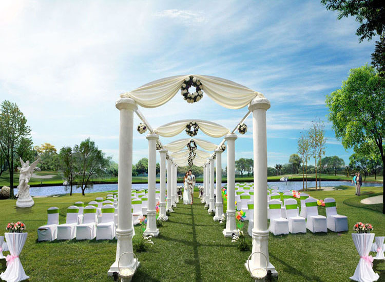 Natural looking synthetic grass for wedding decoration