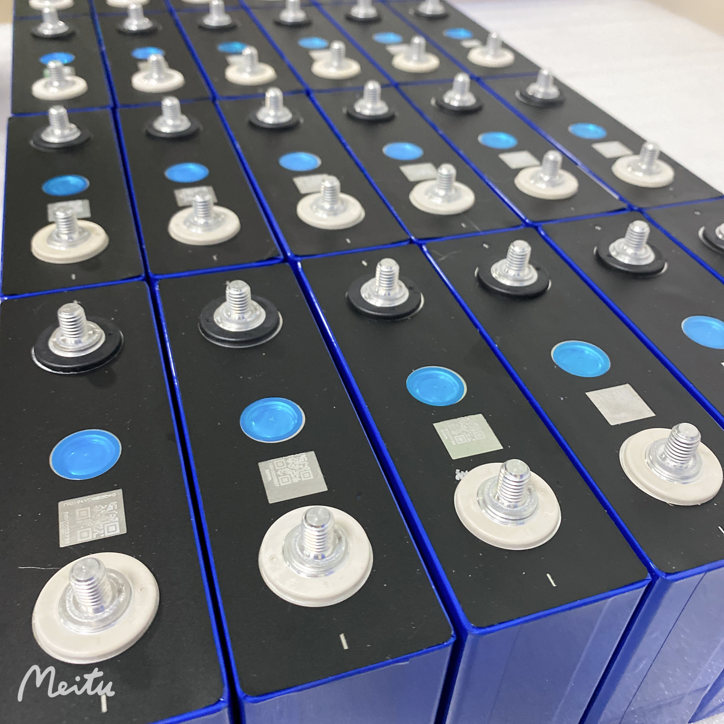 3.2V LF230 Rechargeable Lithium Ion Battery Solar Energy Storage 3500 Cycles