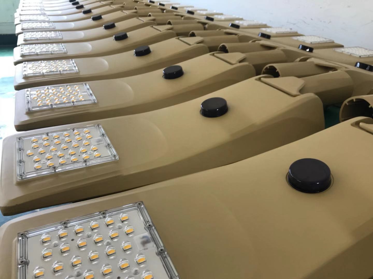 Smart Control Solar Powered Street Lights All In One Wireless Installation