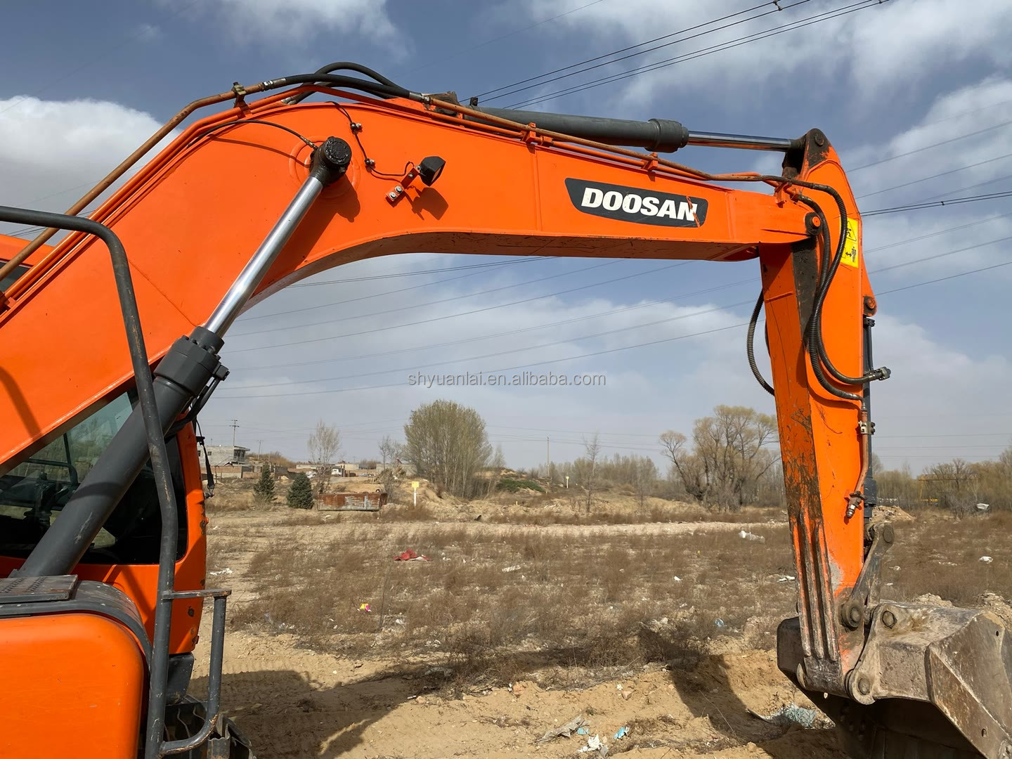 Doosan DH150 Excavator in Dubai 15000 KG Machine Weight Original Hydraulic Cylinder