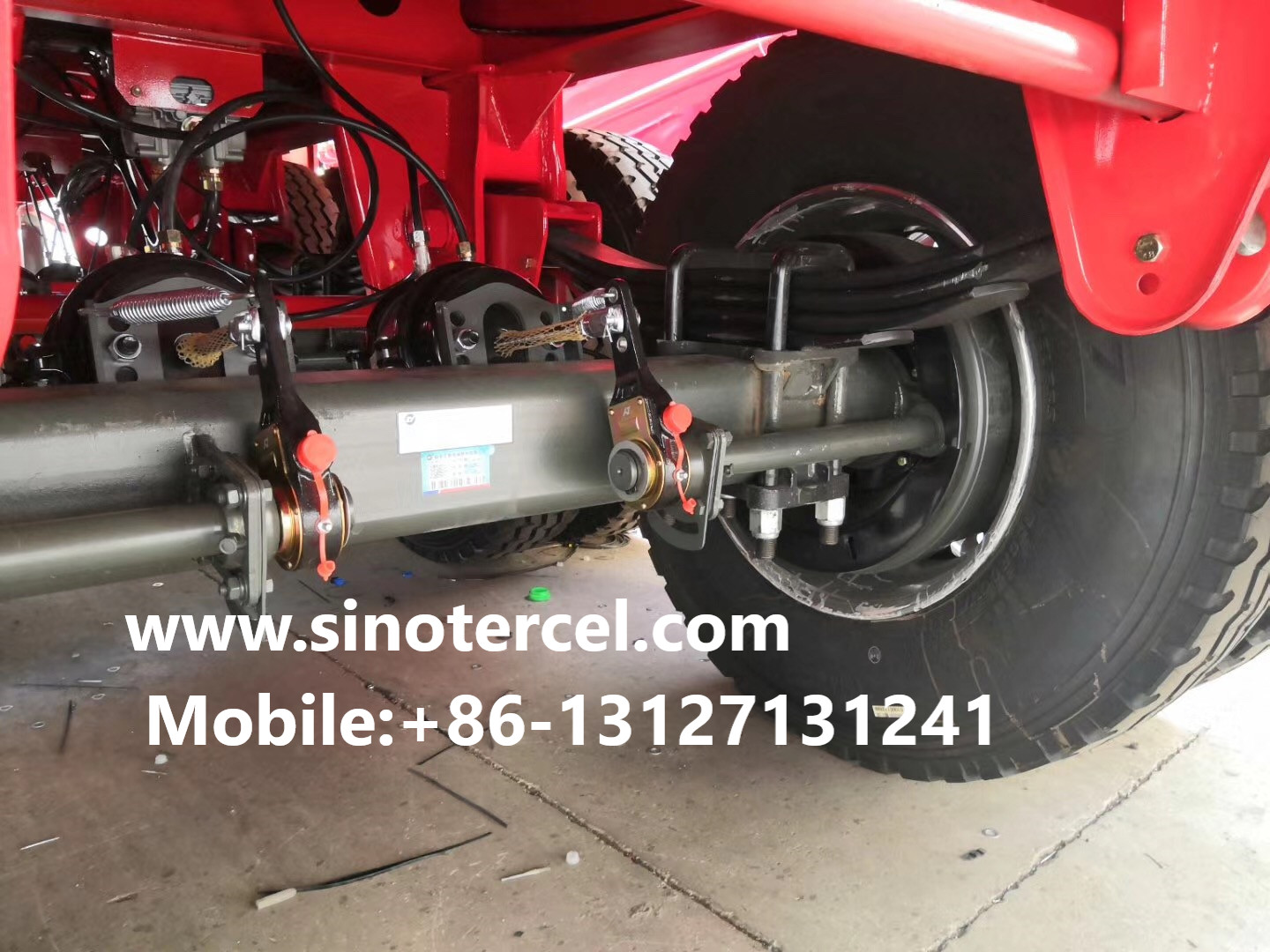 3 Axles Low Bed Semi Trailer 50-60 Tons Hydraulic Type Ladder Red