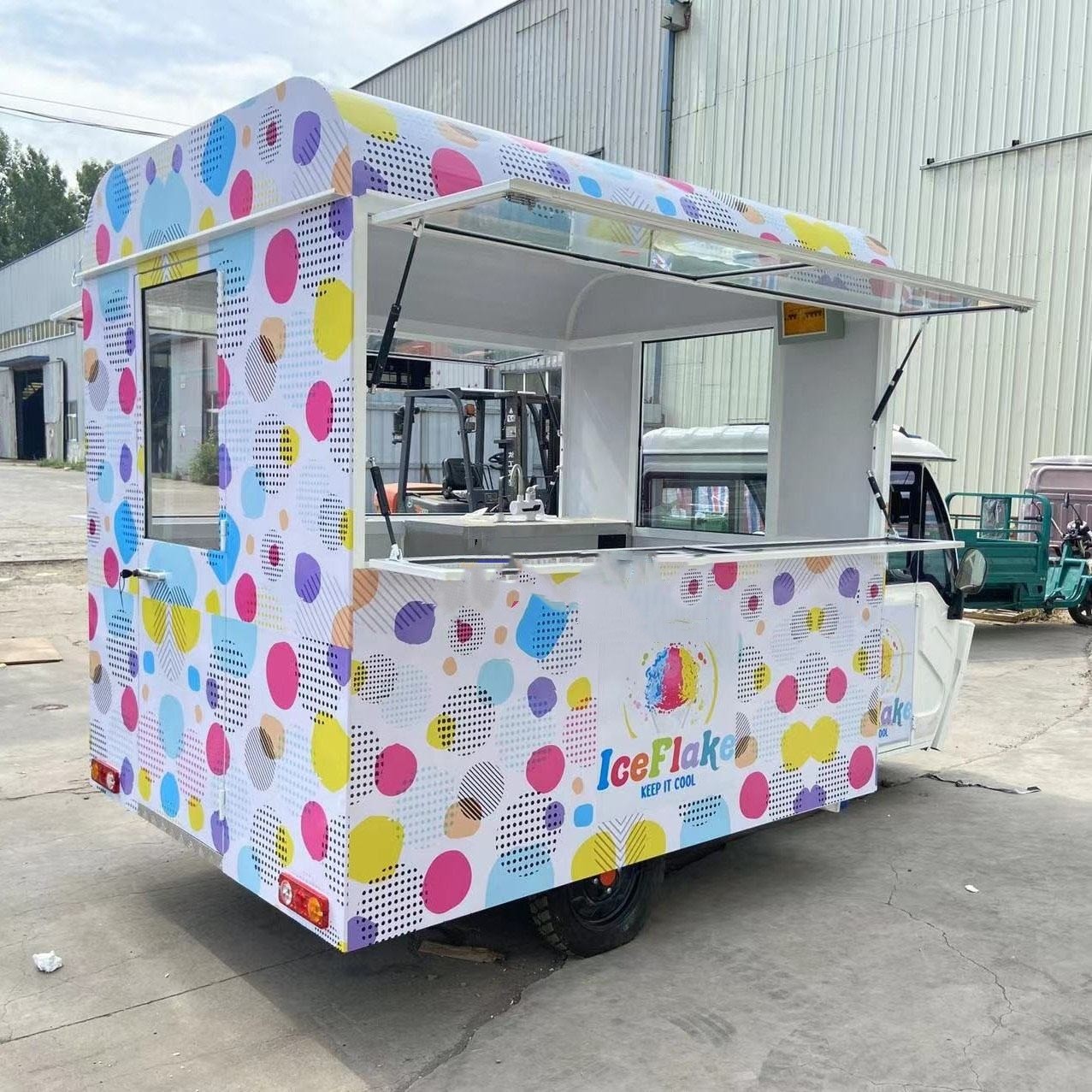 Three Wheels Electric Mobile Food Truck Coffee BBQ Electric Catering Van