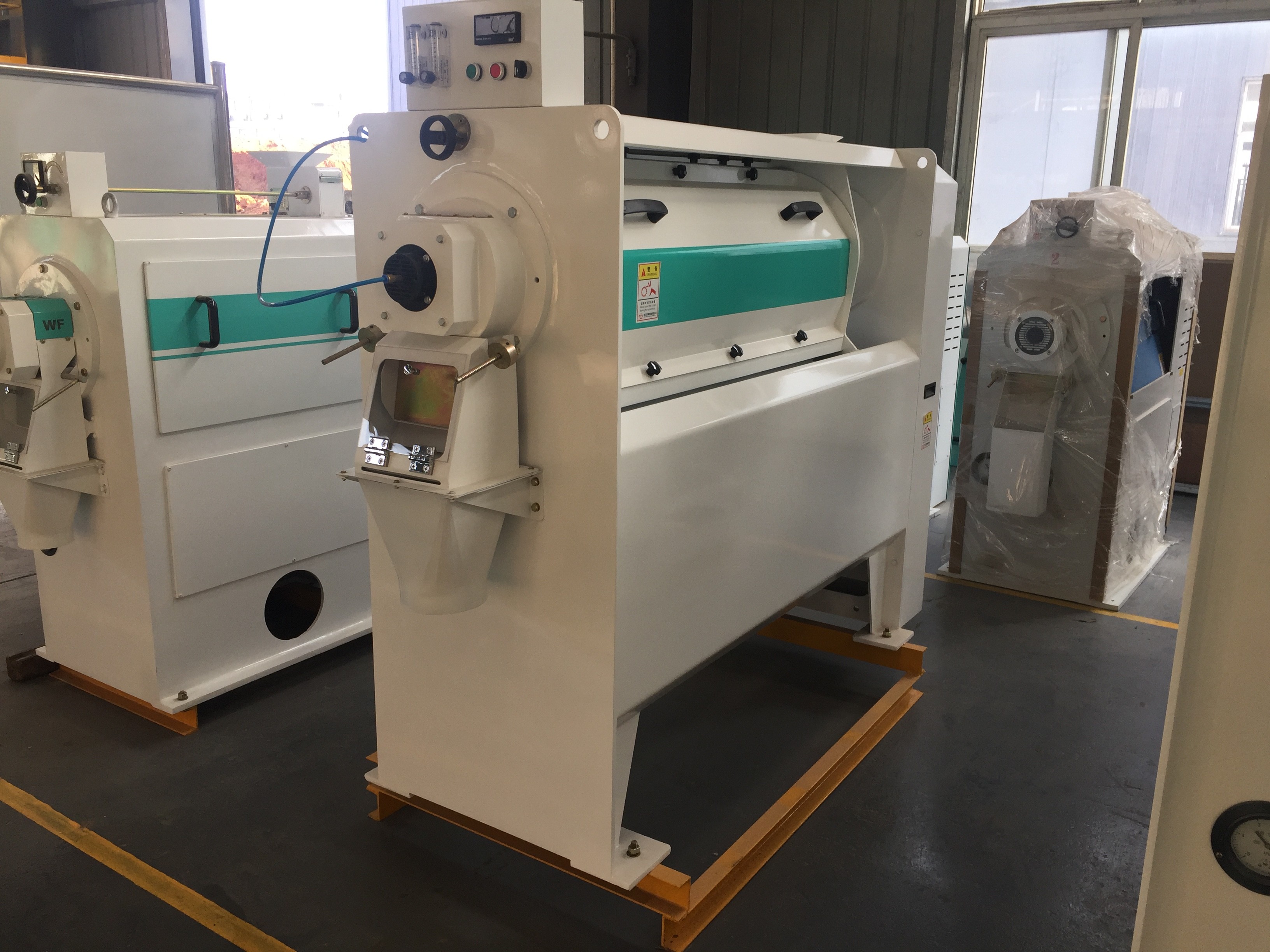 3.5T/H Paddy Silky Rice Water Polisher 37KW With Single Roller