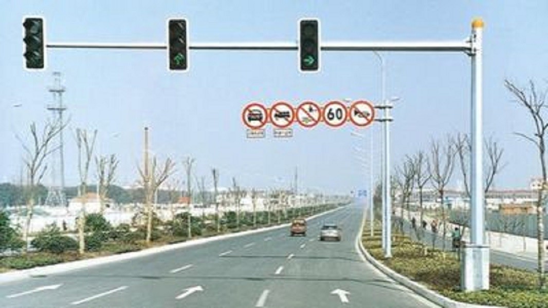 6M 8M Traffic Signal Pole Octagonal Shape ISO 9001 Certification