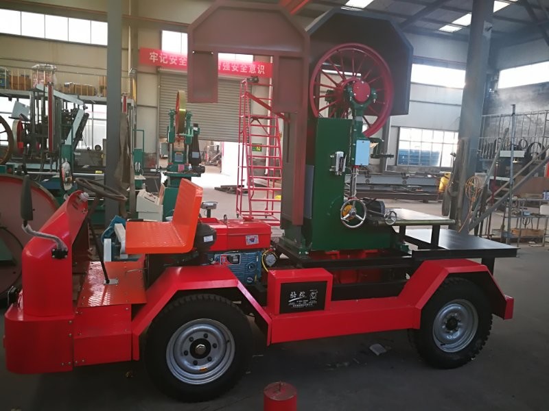 Log cutting Vertical Mobile Band Sawmill China Diesel Engine Powered with table