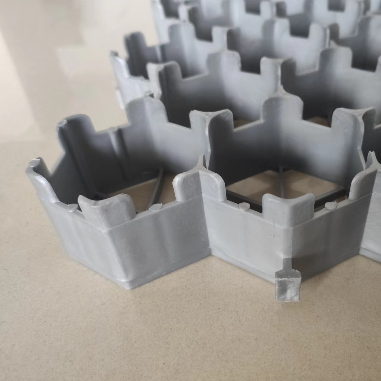 500*500*70MM High Compressive Strength HDPE Interlocking Gravel Grass Paving Grid