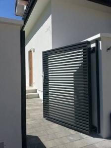 Quality Courtyard Custom Aluminium Profile Gate Security Weather Resistant wholesale