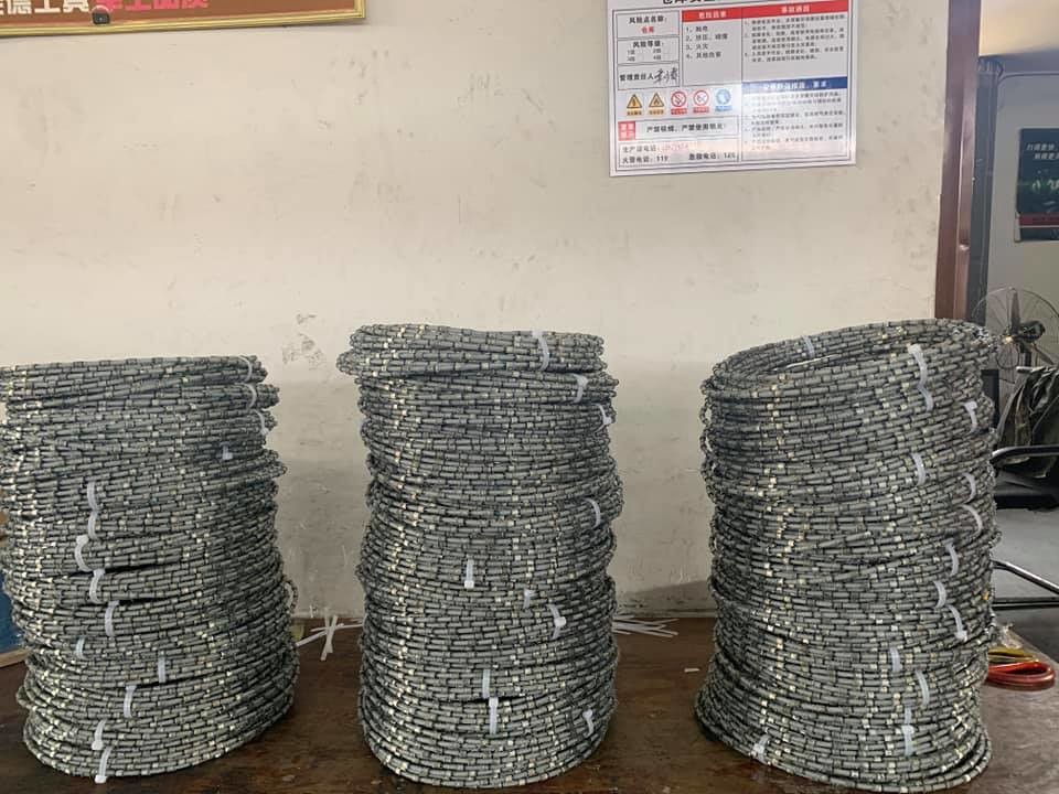 4 Axis CNC Single Diamond Wire Saw for Accurate Profiling Cutting Ability