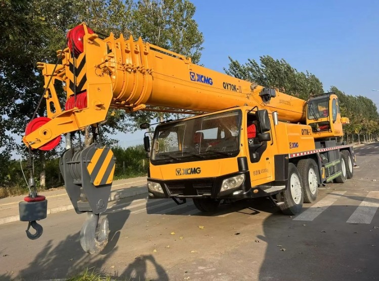 used xcmg 70ton mobile truck crane original xcmg QY70K QY70K-I QY70KC 70ton truck crane for sale good condition