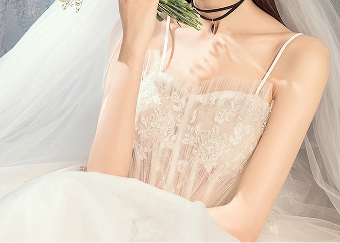 Sling Sweet Heart Bandage Lace Long Tail Bridal Gown Vintage Cream Color