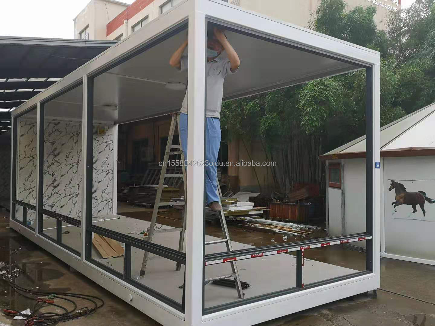 Luxary Prefabricated Container Residential Style Flat Packaging Mobile House with Wooden Appearance Modern Design Style