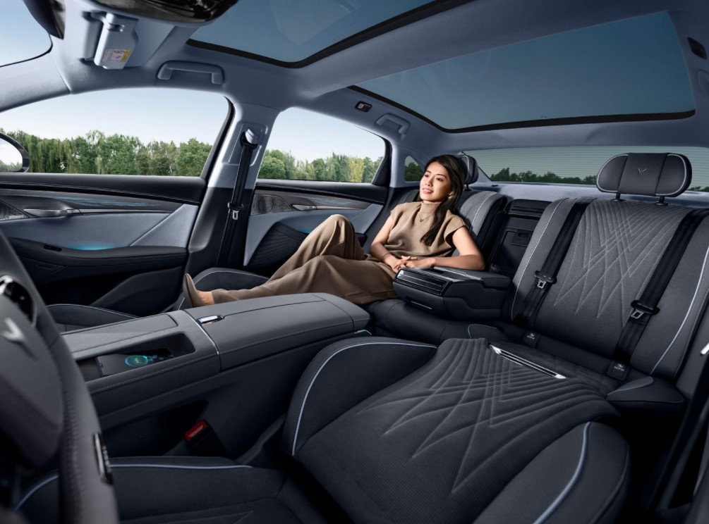 Energy Vehicles Lantu Free 5 Seats Electric SUV Voyah Chasing Light Electric Vehicle Maximum Power 375 510Ps