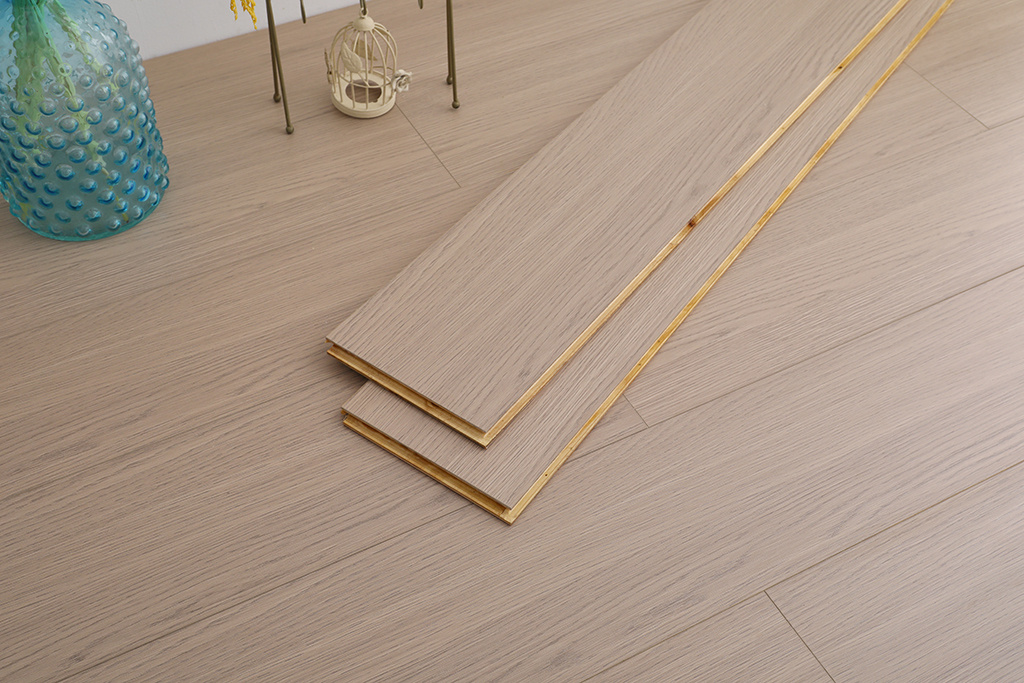 Three-Layer Varying Length Oak Plank Smooth Oak Hardwood Flooring with Valinge 5G/ T G