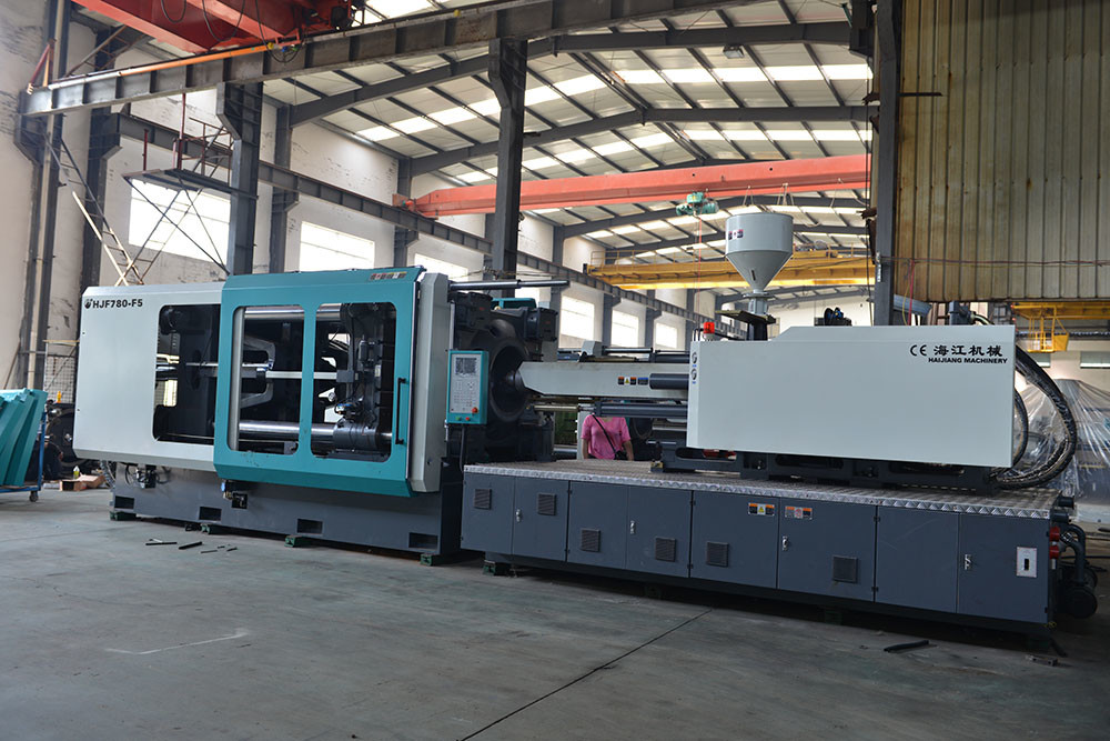 Bench making machine servo / Plastic Automatic Injection Moulding Machine 800mm Table Height 4.85m * 1.3m * 2.1m