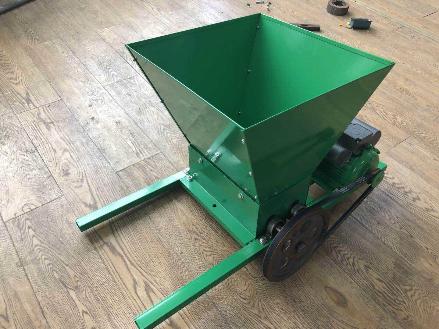 CE certificate manual or electric grape crusher/grape skin peel mchinery