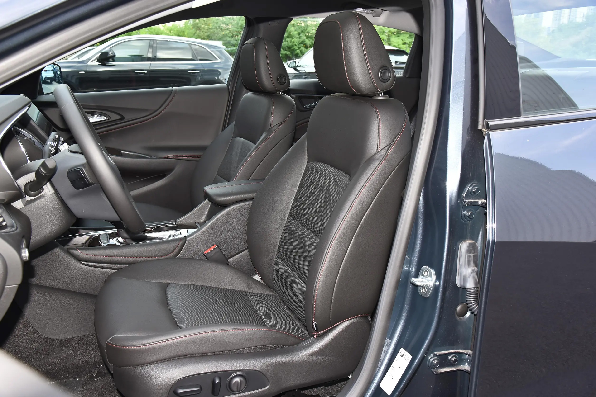 Wholesale Chevrolet Malibu Xl 2023 1.5T 2.0T 9AT 2wd Cheap Petrol Sedan Car Best Gasoline Car Chevrolet New Cars