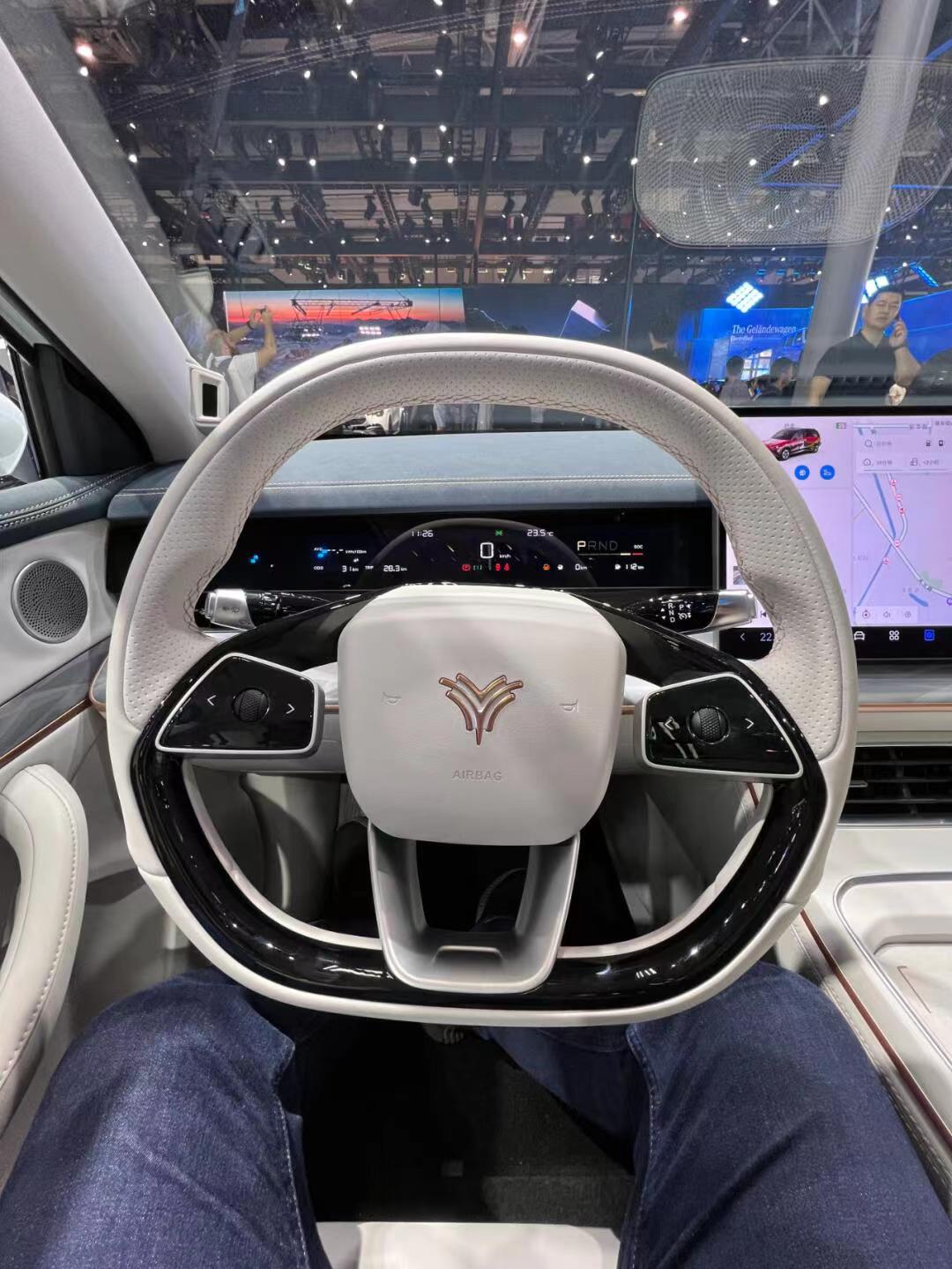 2024 Neta L High Speed Hybrid SUV Extended Range Electric Car 1300km Energy Type Red Cloth Luxury Energy Vehicles EV Car