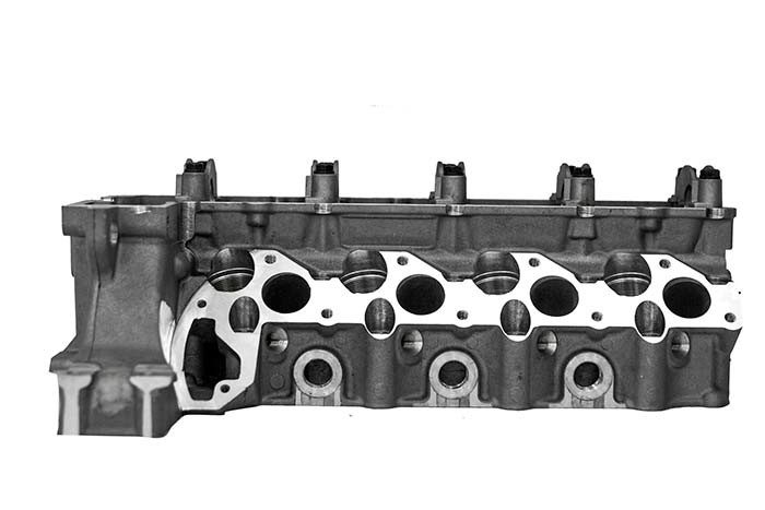 MERCEDES BENZ OM601.970 Car Engine Cylinder Head 6010105620 6010106120 Spare Parts