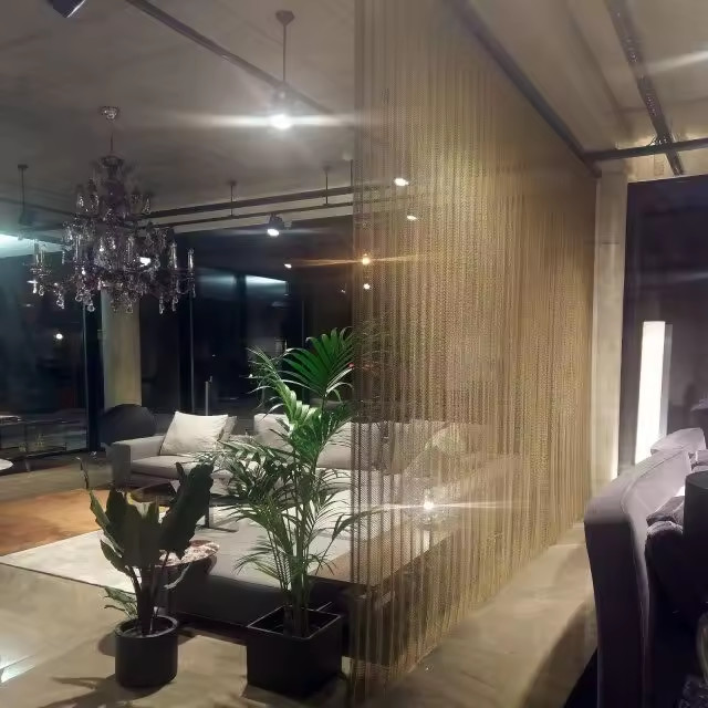 Customized Mesh Chain Link Backdrop Decoration Galvanized Garden Fencing Security Fence Fabric Roll Post