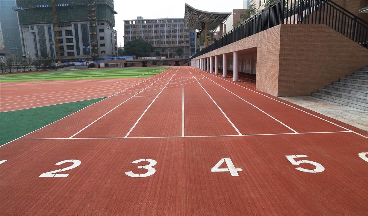 Green Rubber Prefabricated Running Track Roll 13mm IAAF Certificate UV Resistant