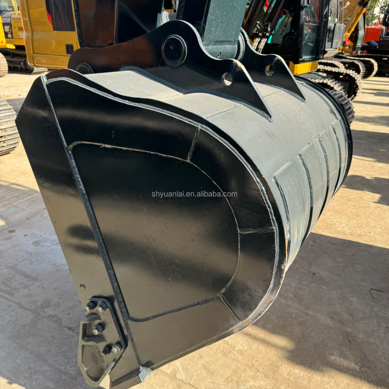 Selling 90% of new and second-hand Hyundai 220 excavators, old excavators, and old hook machines at a low price