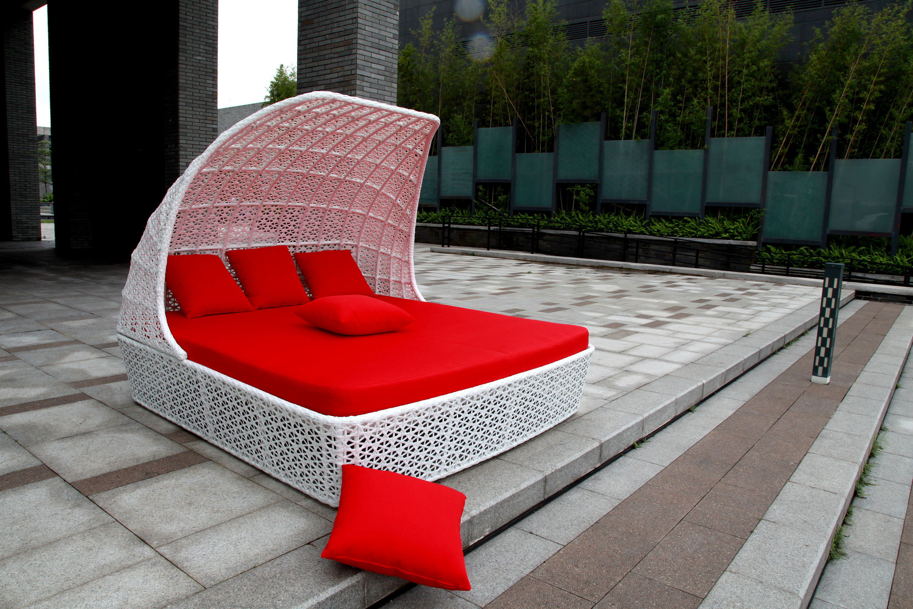 Sun Lounger Rattan Wicker Chaise Lounge Beach OEM Frame Gray Style Modern Furniture for Courtyard
