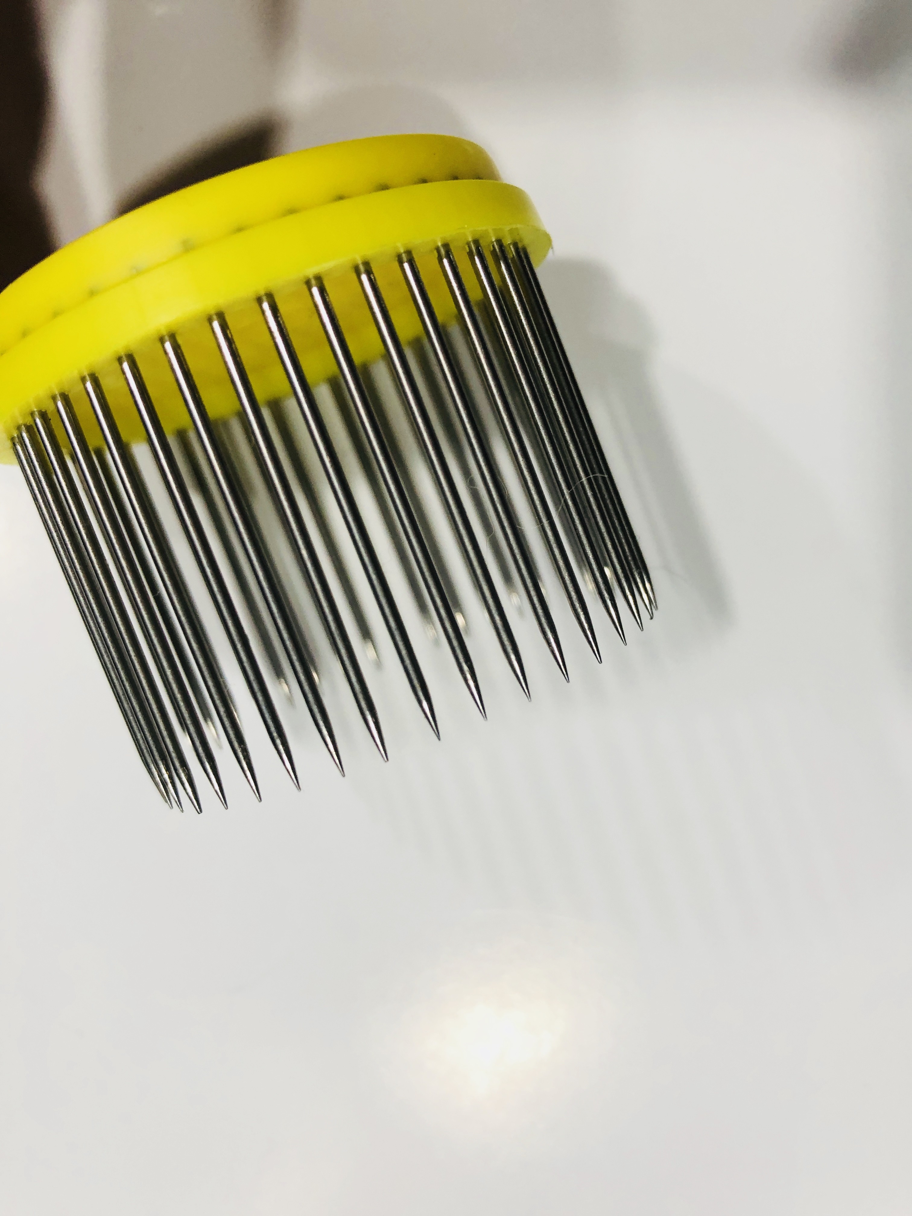 Needle Queen Cage Beekeeping Queen Rearing Yellow Color For Beekeeping